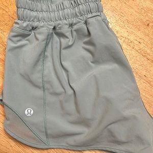 Lululemon Hotty Hot shorts